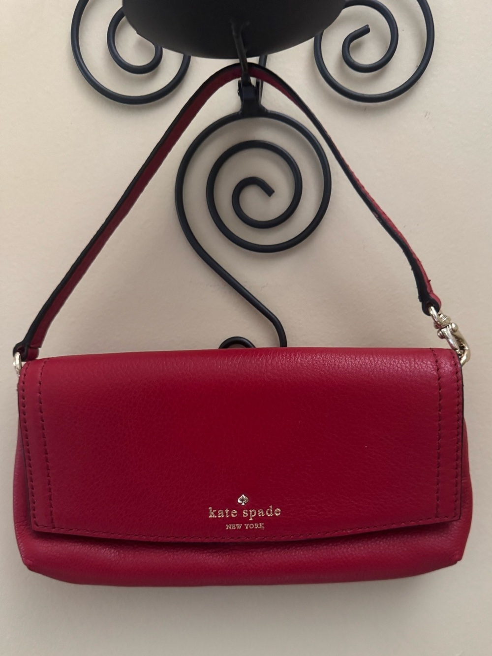 EUC Kate Spade New York Carson Convertible Crossbody in red pebbled leather